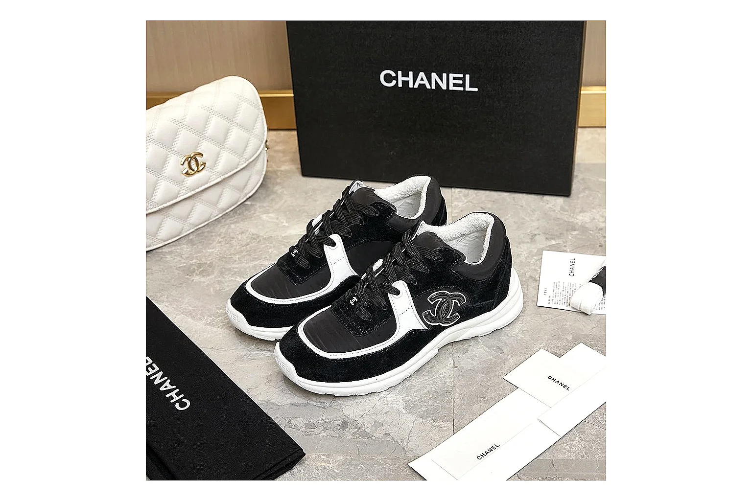 kakofindlist.com Chanel Black White CC Runner 2802 Black White runner product image thumbnail 2
