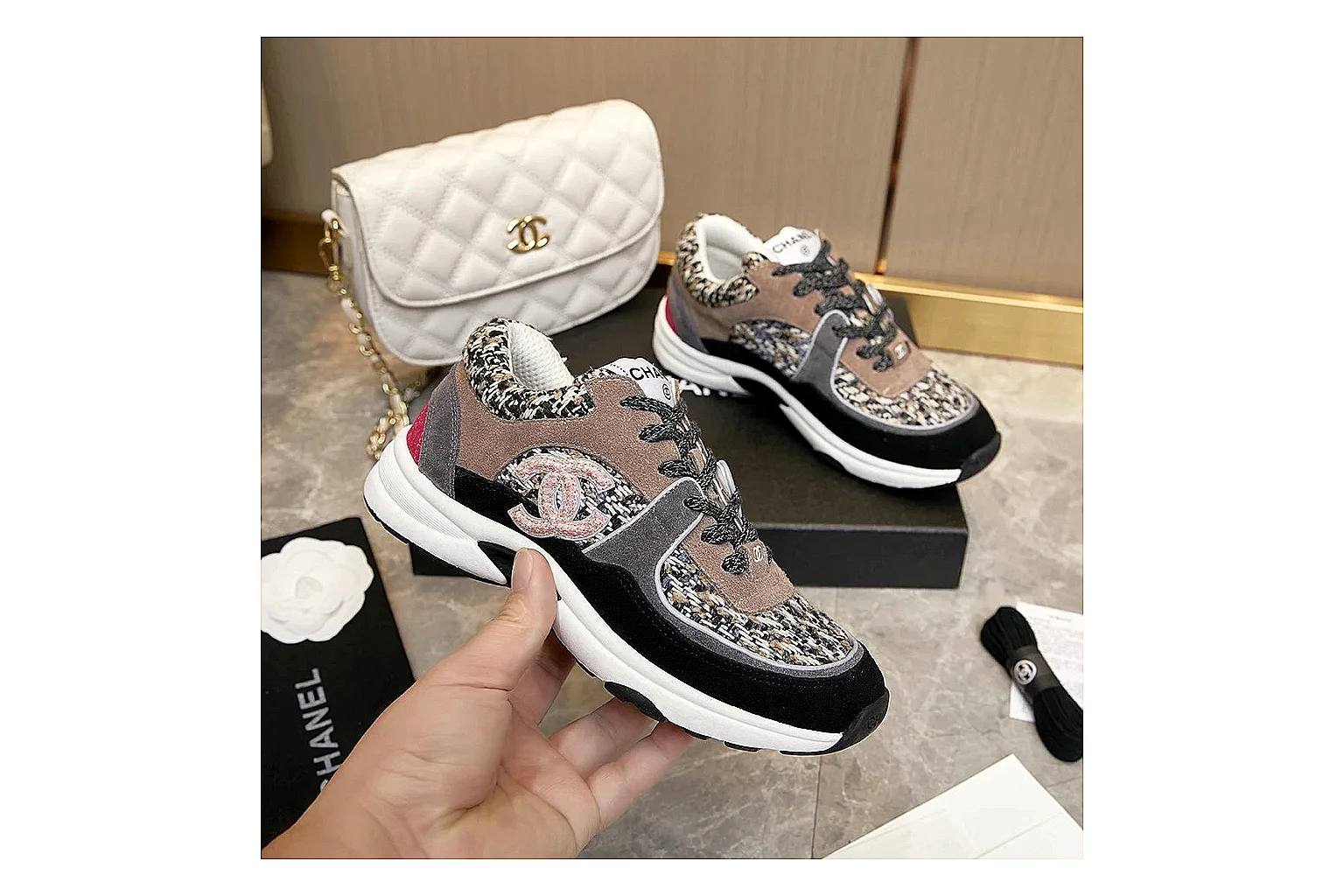 kakofindlist.com Chanel Grey Pink CC Runner 2853 Grey Pink runner product image thumbnail 5