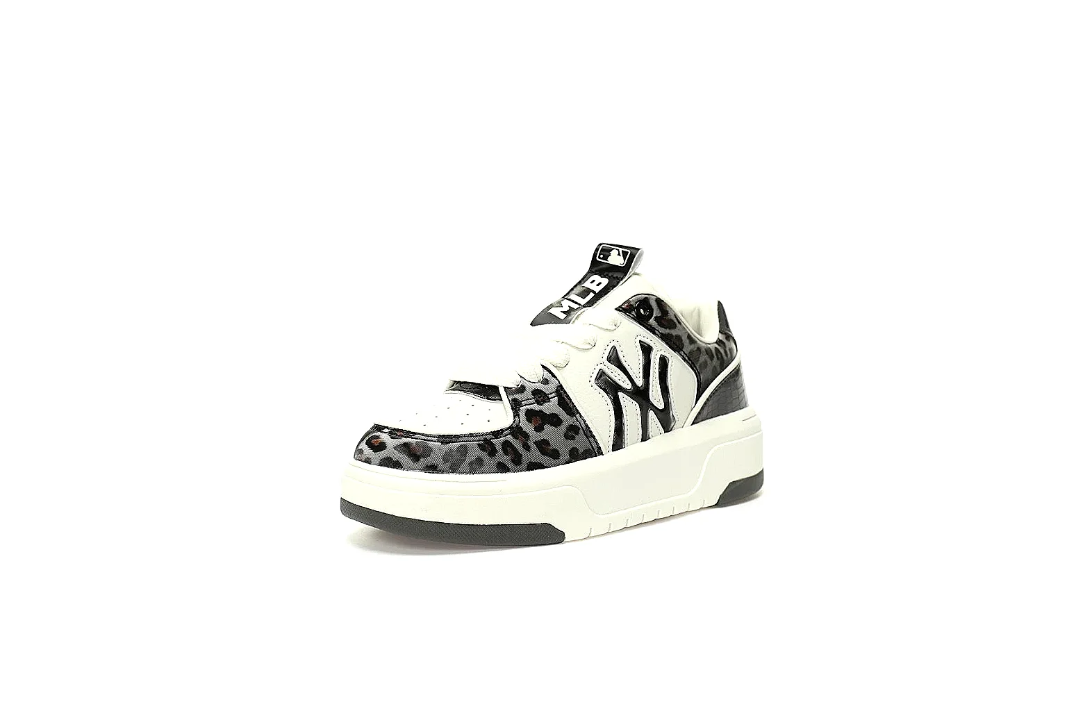 Kako Find List budget photos for New Balance Black White Runner Sneaker thumbnail 2