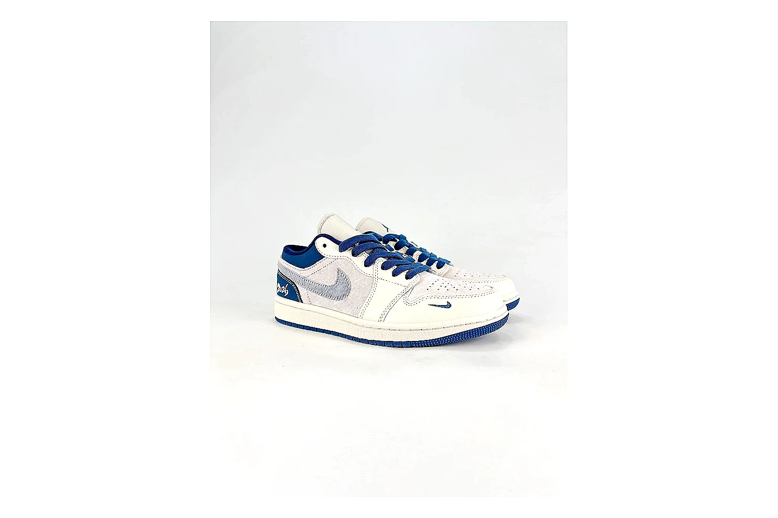 kakofindlist.com Nike Dunk Low White Blue budget shortlist note six-photo gallery thumbnail 3