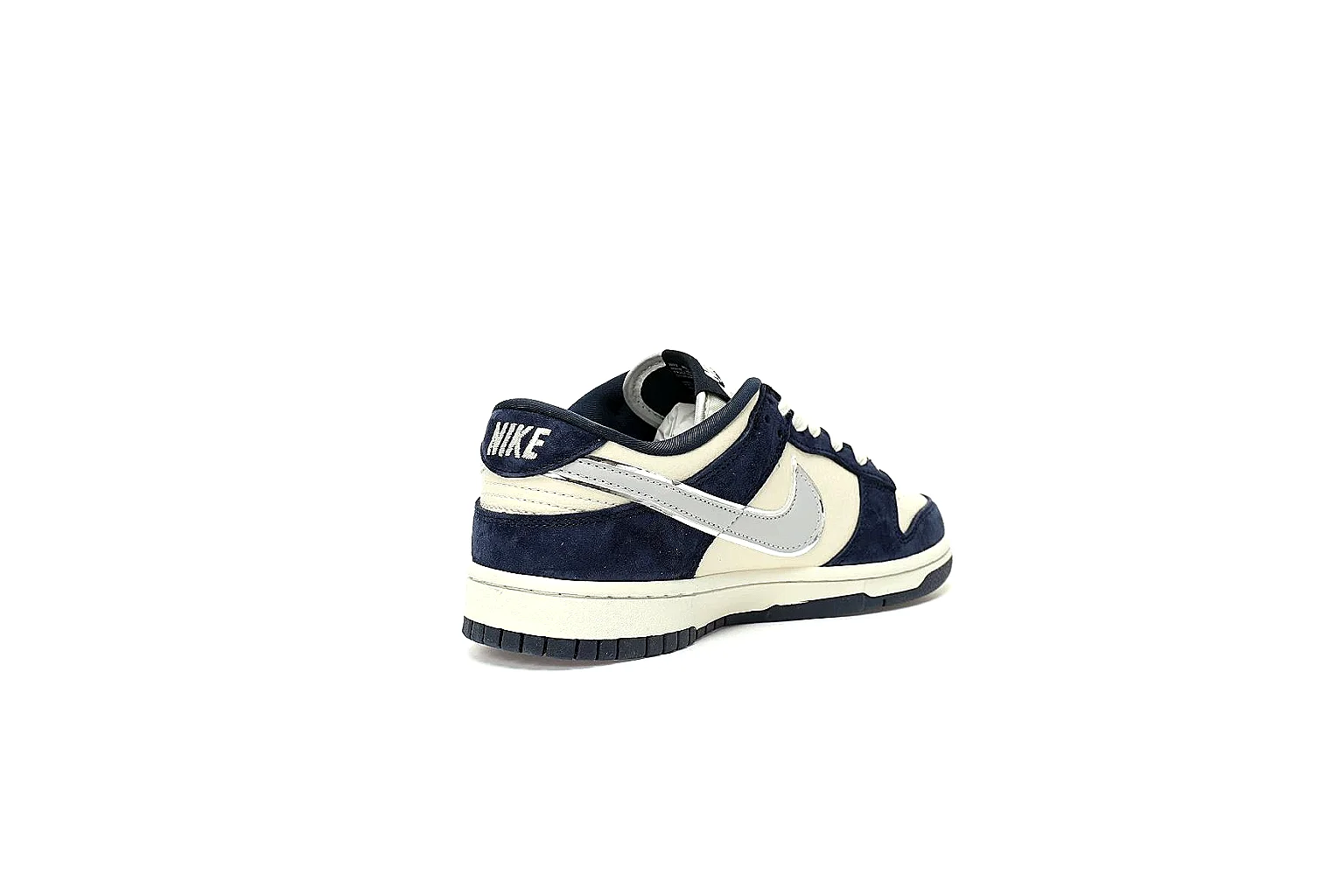 Kako Find List budget photos for Nike Navy Cream Low Court thumbnail 2