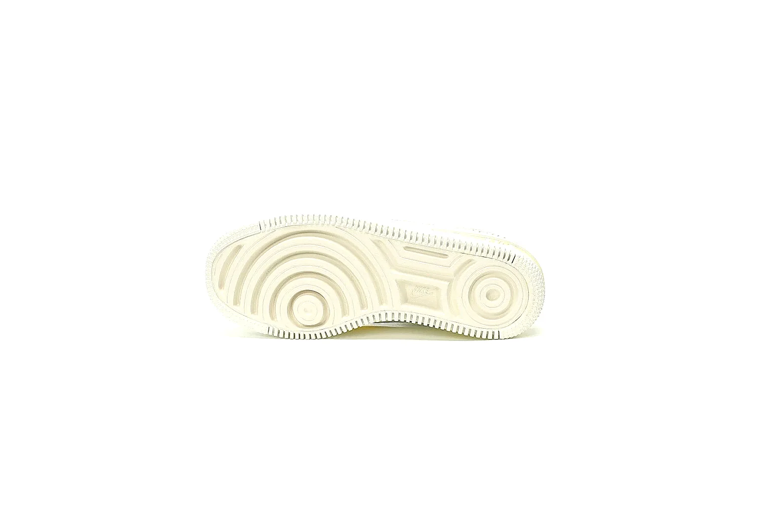 Kako Find List budget photos for Nike Pale Yellow Low Court Sneaker thumbnail 4