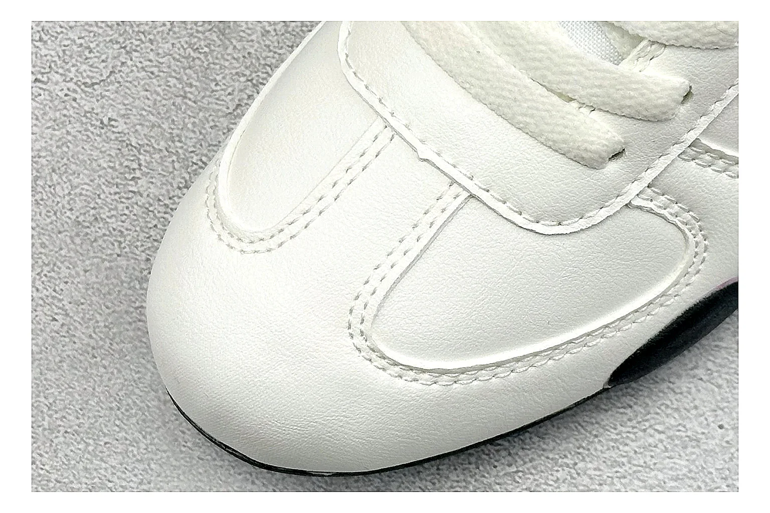 Nike Sprint Sister White Black budget find photo showing white retro-runner upper, black Swoosh contrast, slim low-top profile, and light casual sole thumbnail 6